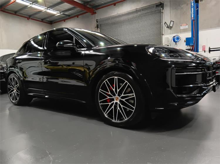 2025 Porsche Cayenne Wagon GTS E3 II MY25