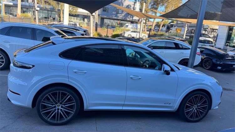 2021 Porsche Cayenne Wagon GTS E3 MY22