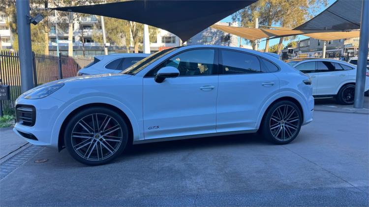 2022 Porsche Cayenne Wagon GTS E3 MY22